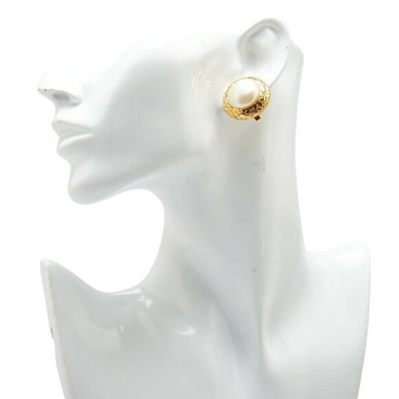 CHANEL CC Logos Pearl Round Clip-On Earrings Gold Tone Auth w/Box #07890 - Picture 5 of 6